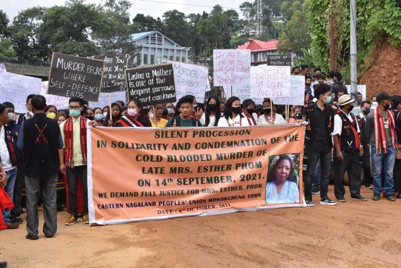 Eastern Nagaland People’s Union Mokokchung on Wednesday organized a silent procession in protest against the murder of Esther Phom on September 14. The protesters marched towards Deputy Commissioner’s office, Mokokchung and submitted a representation against the murder of Esther Phom at Yimyu ward in Mokokchung.